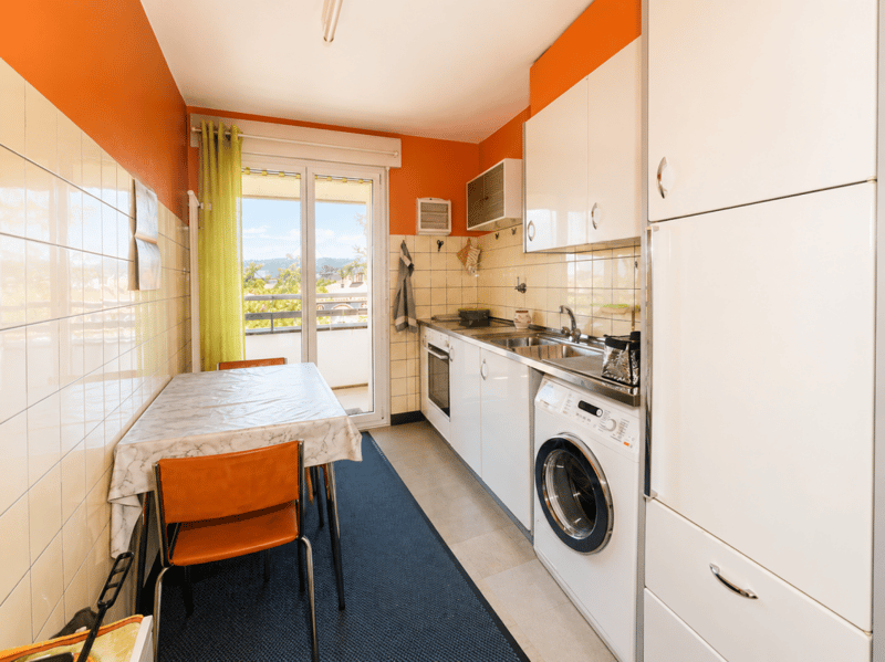 Bright 5-room apartment with balcony (10)