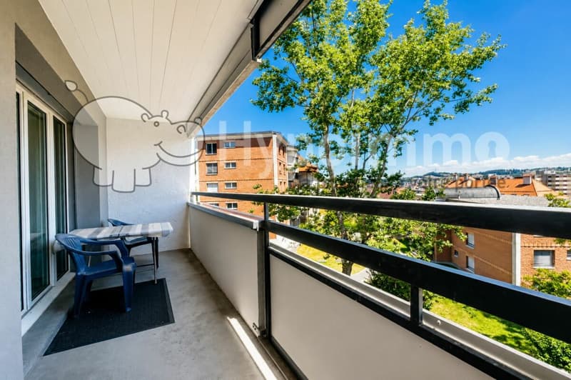 Bright 5-room apartment with balcony (1)