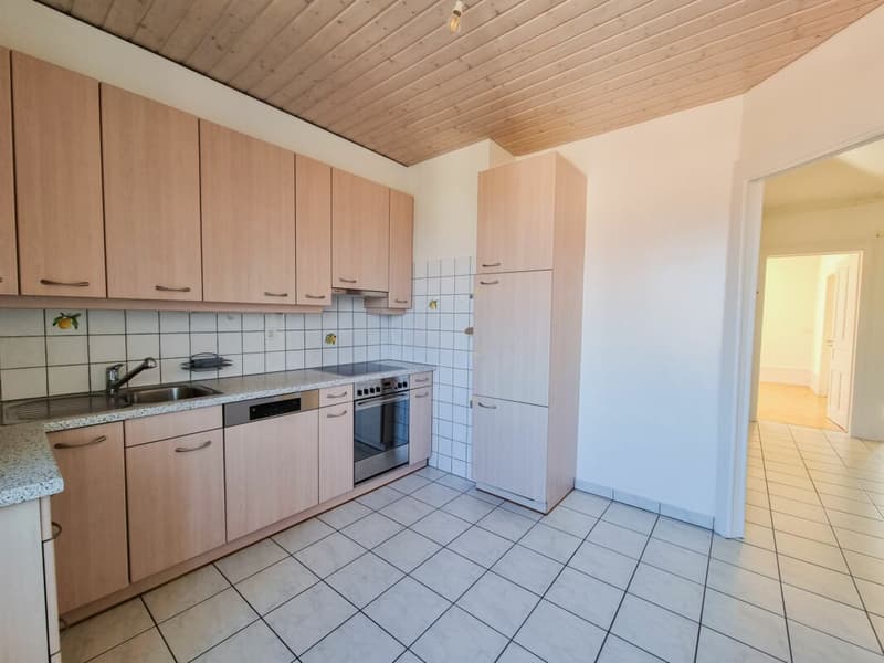 Bel appartement de 4 pièces au 1er étage avec garage (3)