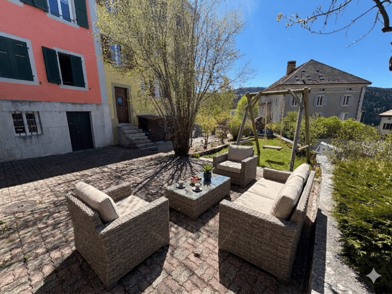 Bel immeuble familial avec terrasse et jardin (4)