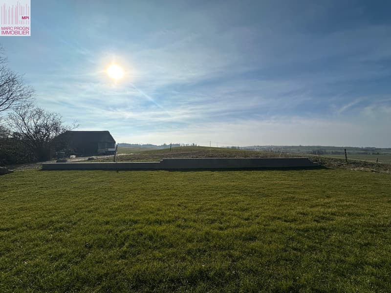 Vue au sud sur les champs agricoles