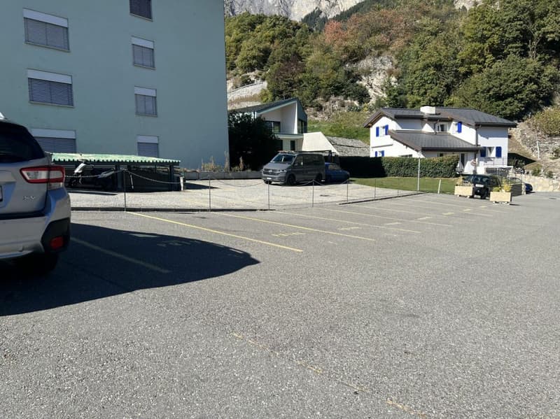 Außenparkplatz (1)