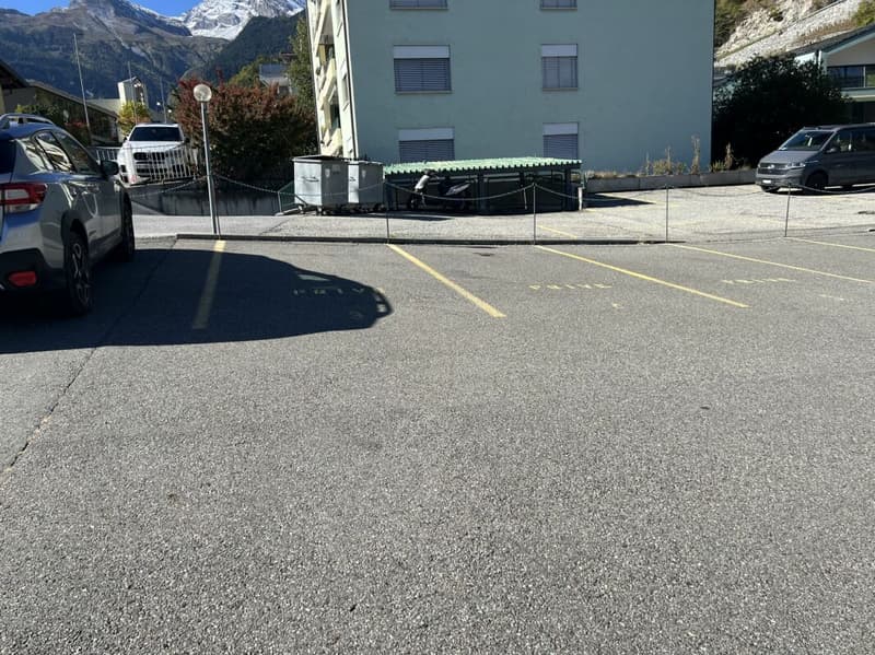 Außenparkplatz (2)