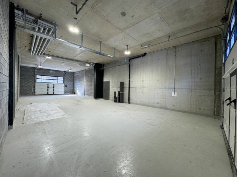 Atelier/dépôt au rez avec dépôt extérieur (1)
