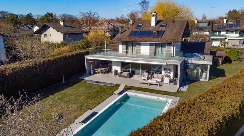 Villa of 330 m2 with pool and beautiful land (2)