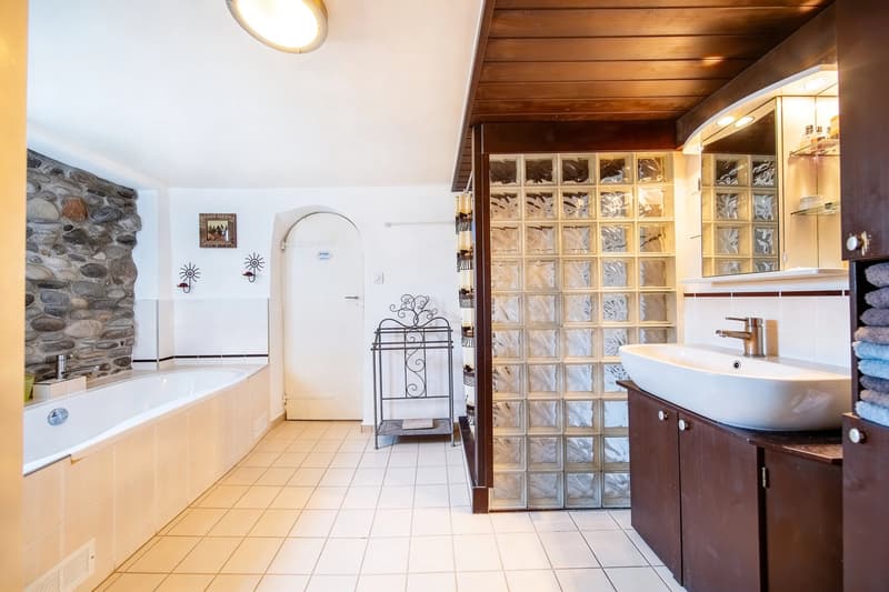 Peney-Dessus Geräumiges Duplex mit 7 Zimmern und Garten (8)