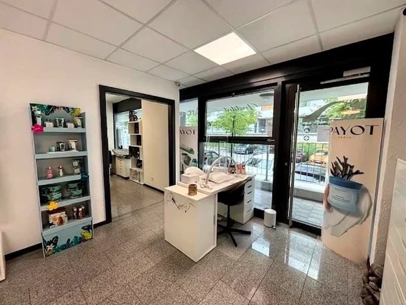 Local commercial aménagé avec activité existante et excellente rentabilité (1)
