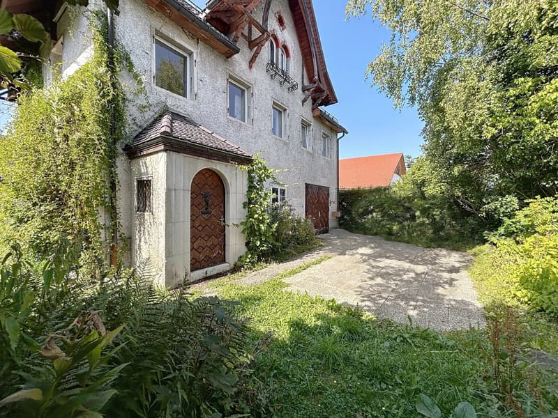Family character house (7)