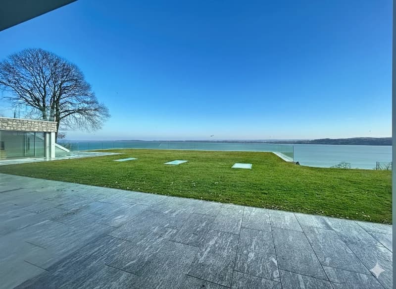 Contemporary 600 m² property with panoramic lake view (12)