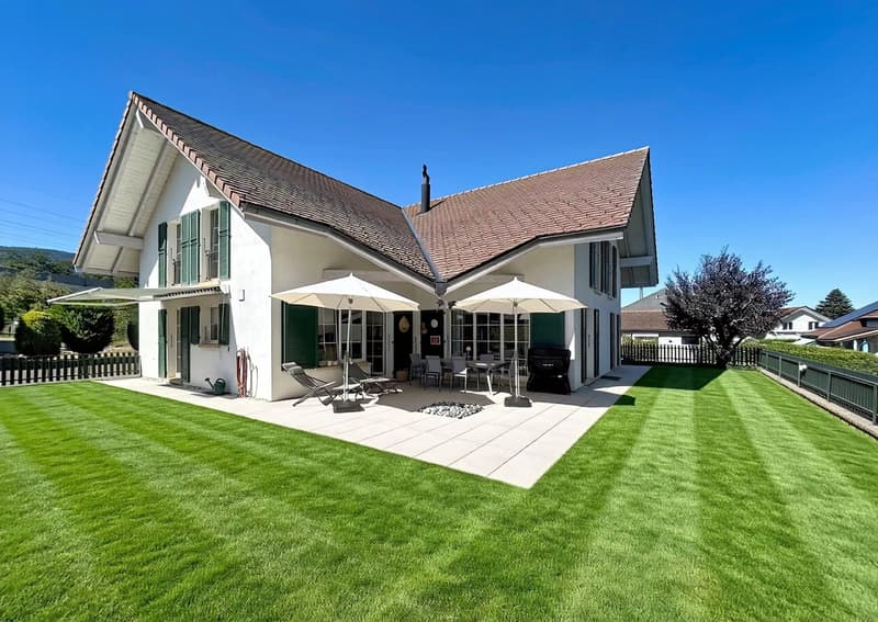 Spacieuse villa familiale de caractère avec vaste jardin (Laténa) (1)