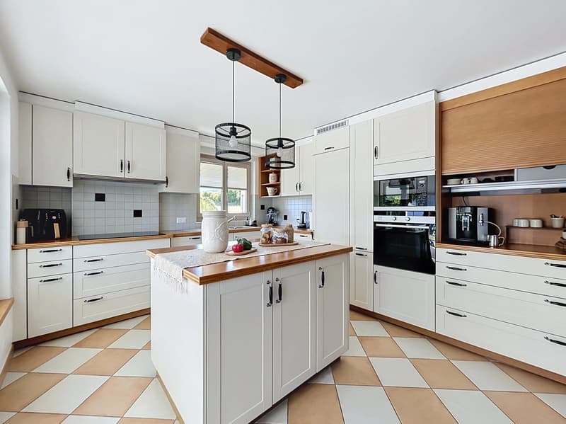 Spacieuse villa familiale de caractère avec vaste jardin (Laténa) (10)