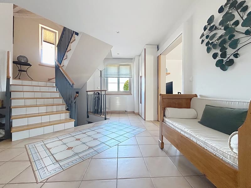 Spacieuse villa familiale de caractère avec vaste jardin (Laténa) (8)