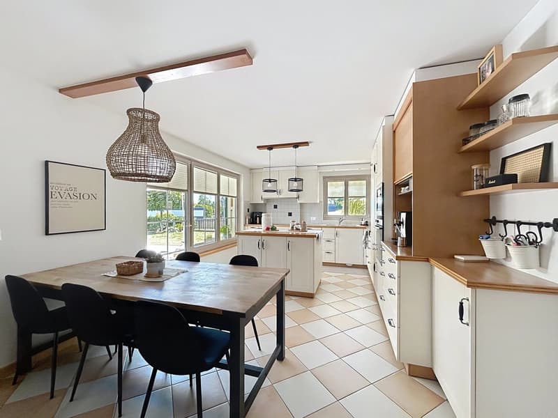 Spacieuse villa familiale de caractère avec vaste jardin (Laténa) (11)