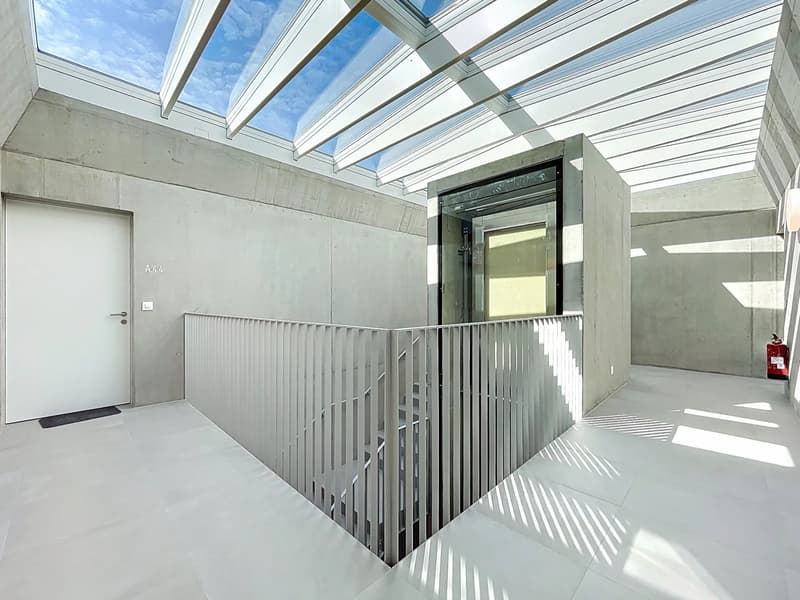 Bright attic with large balcony (12)