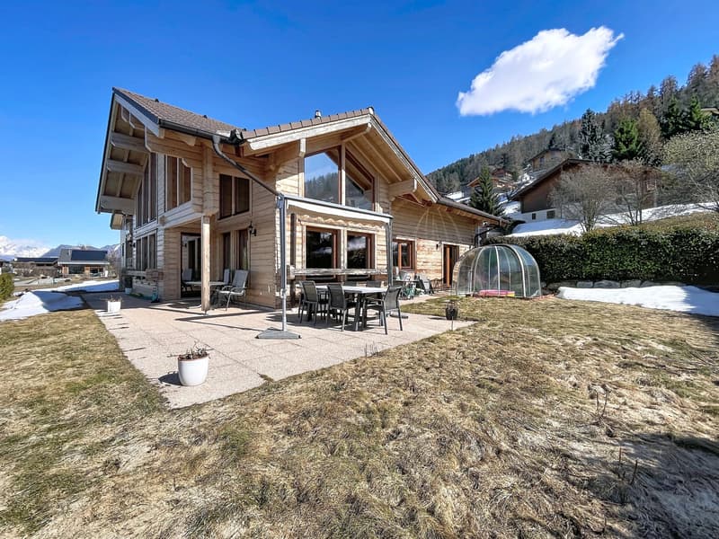 Contemporary chalet with breathtaking views of the Alps (1)