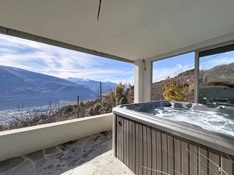 Spacious villa, panoramic view and jacuzzi (1)