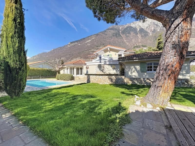 Geräumige 5.5-Zimmer-Villa mit Pool und Garten (13)