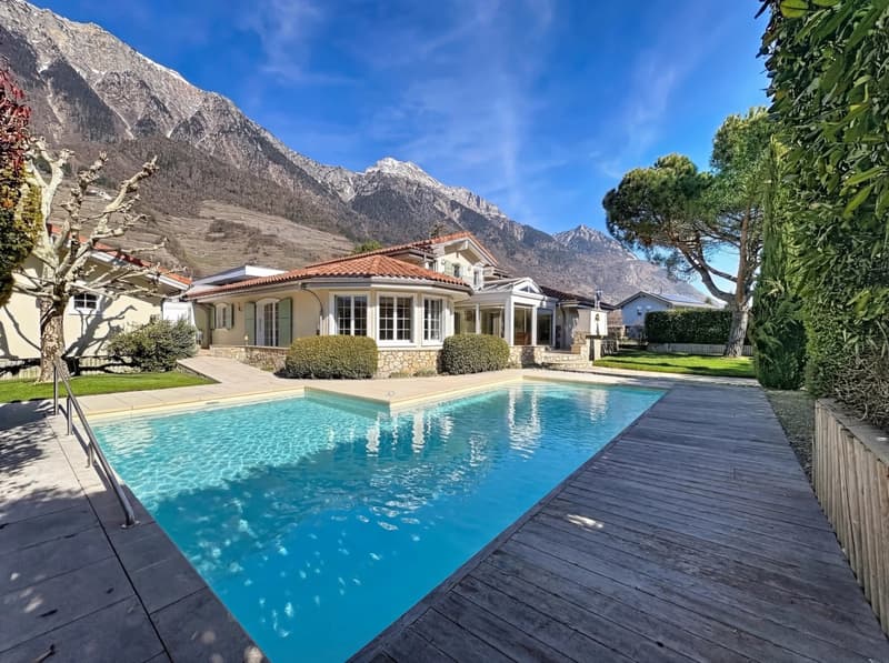 Geräumige 5.5-Zimmer-Villa mit Pool und Garten (1)