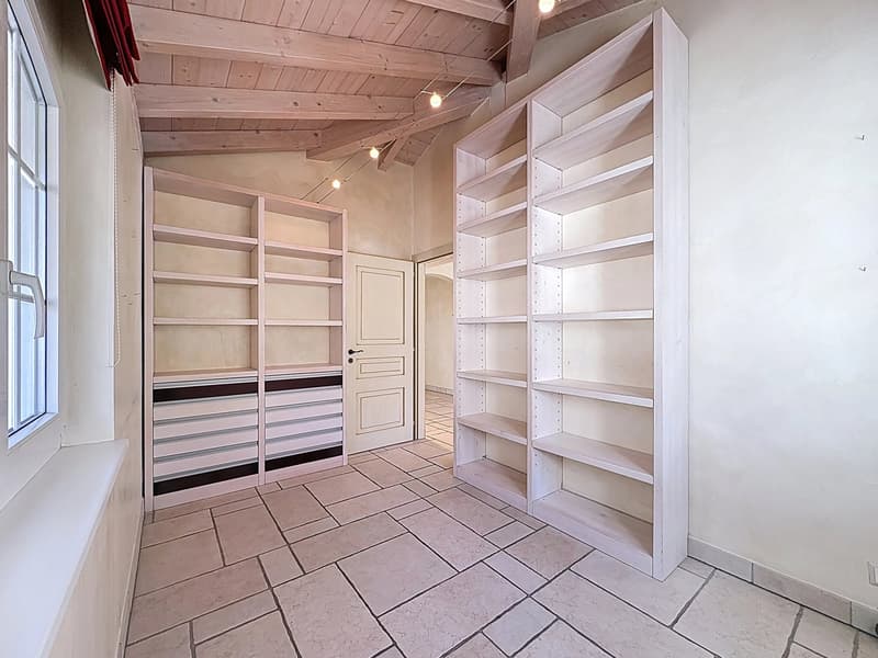 Geräumige 5.5-Zimmer-Villa mit Pool und Garten (7)
