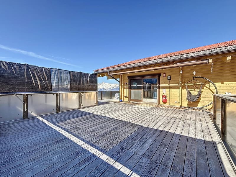 Splendide terrasse avec vue panoramique sur la Vallée