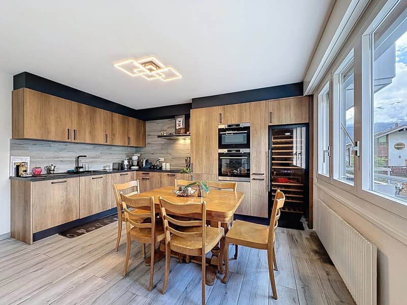 Geräumige 4.5-Zimmer-Wohnung komplett renoviert ohne Vis-à-vis (3)