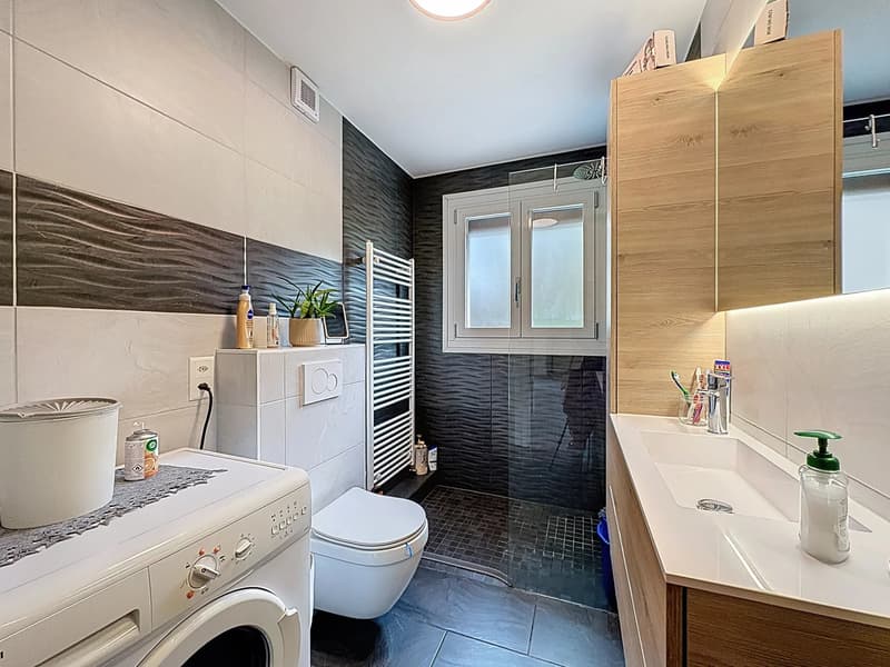 Geräumige 4.5-Zimmer-Wohnung komplett renoviert ohne Vis-à-vis (7)