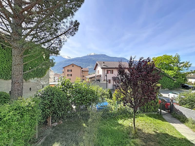Exclusivité - Splendide maison de village rénovée, jardin et piscine (7)