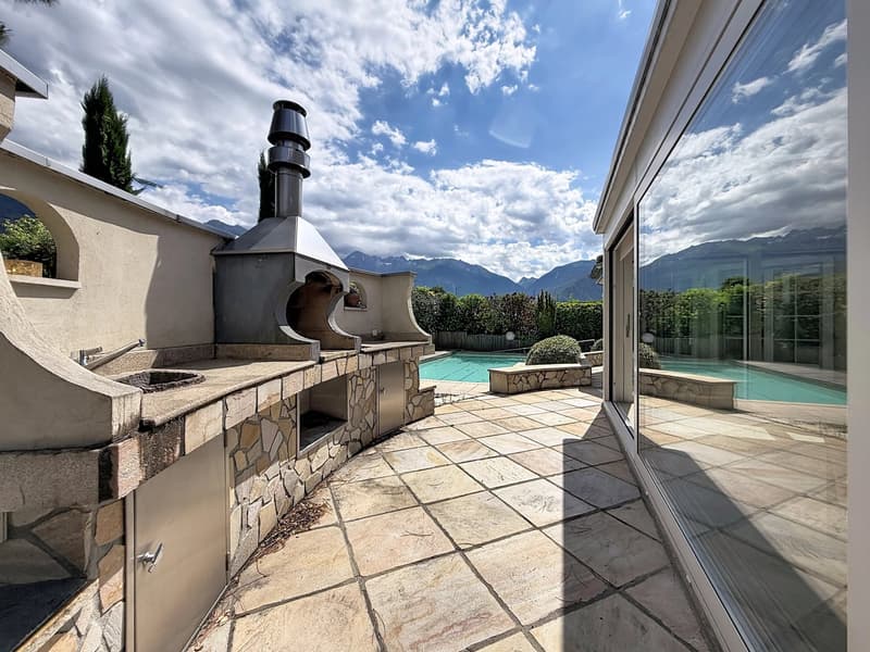 Spacious 5.5-room villa with pool and garden (6)