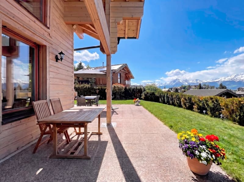 Chalet contemporain avec vue imprenable sur les Alpes (12)