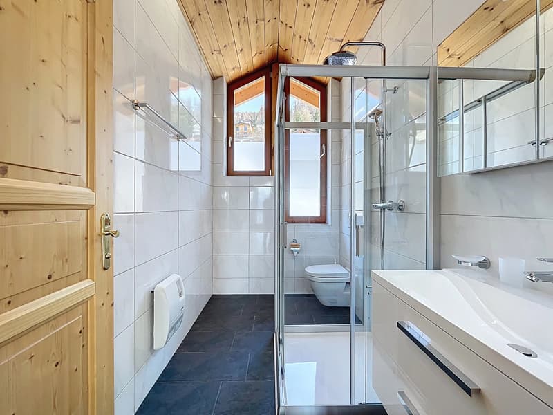 Chalet contemporain avec vue imprenable sur les Alpes (11)
