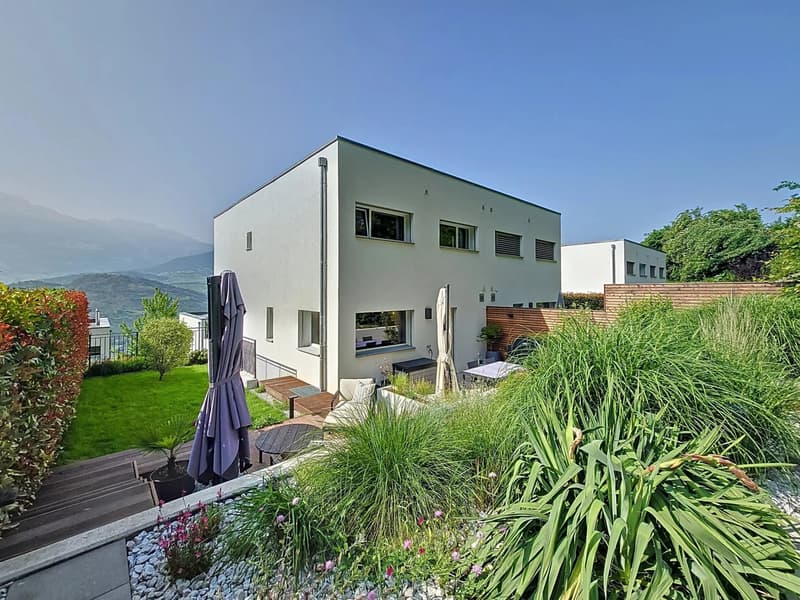 Villa contemporaine entre élégance, confort et nature (13)