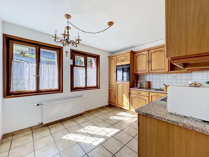Grande maison avec 2 appartements et vaste garage (8)
