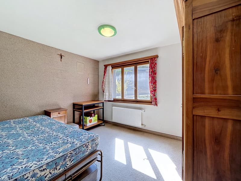 Grande maison avec 2 appartements et vaste garage (5)