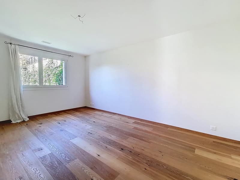 Schönes 3.5-Zimmer-Wohnung mit Garten, Terrasse und Blick auf den See (8)