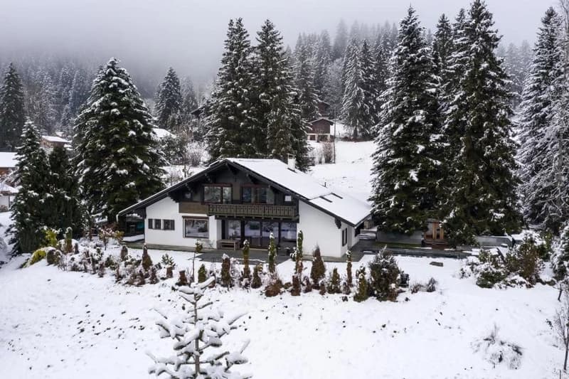 Chalet con vista impareggiabile e potenziale eccezionale (13)