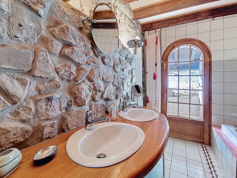 Domain in the heart of nature with a view! (7)