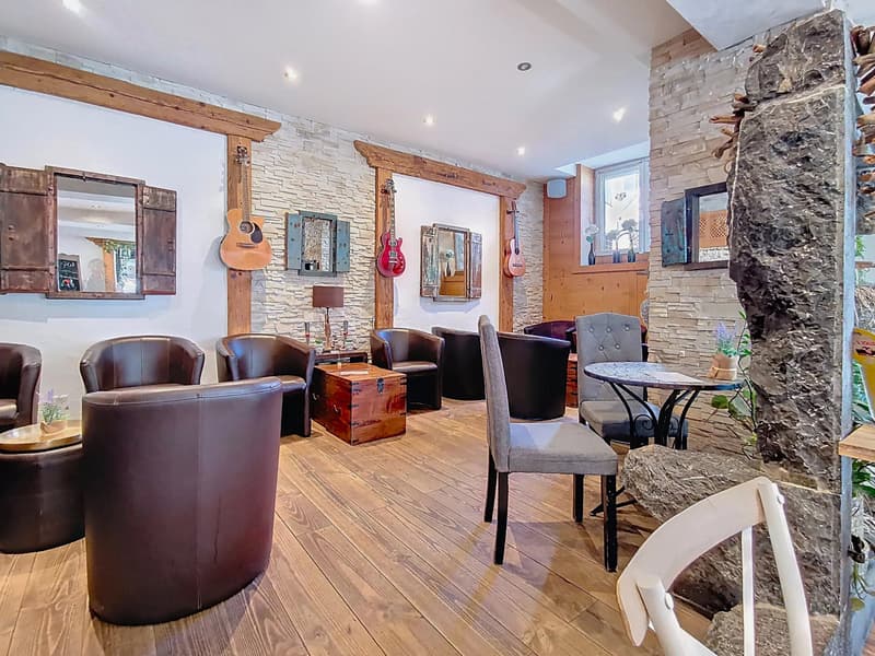 Café - Restaurant in the center of Ollon! (3)