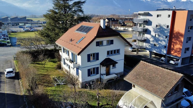 House for sale with rental income potential (1)