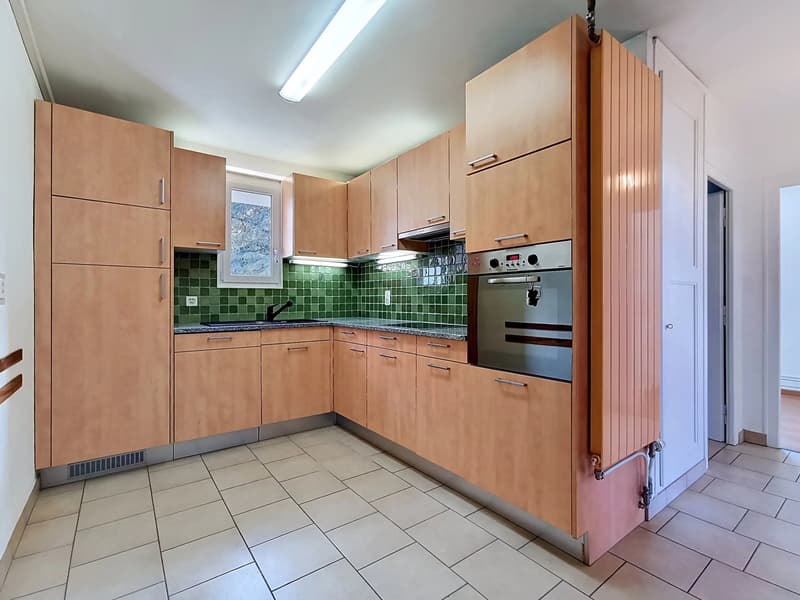 Bright apartment with south-facing balcony (3)