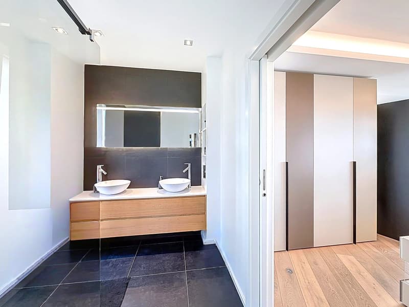 Luxury, modernity and breathtaking view of the Lake! (7)