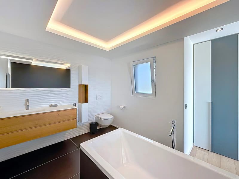 Luxury, modernity and breathtaking view of the Lake! (8)