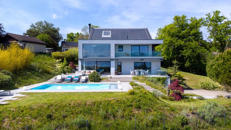 Luxury, modernity and breathtaking view of the Lake! (12)