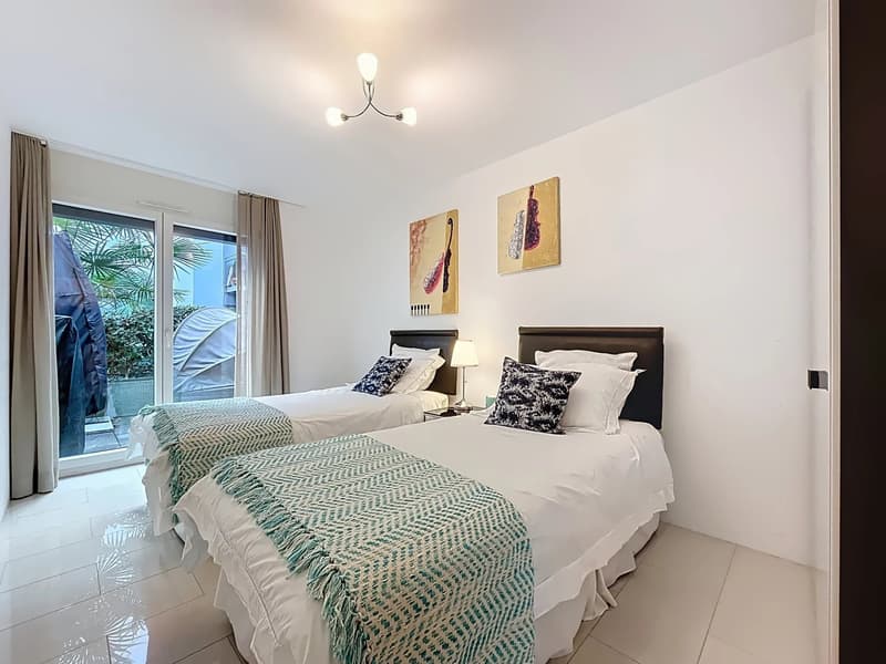 Spacious 4.5 room apartment in modern residence with balcony and terrace (9)