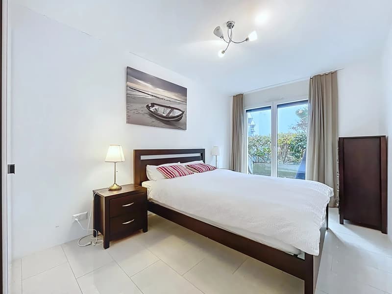 Spacious 4.5 room apartment in modern residence with balcony and terrace (8)