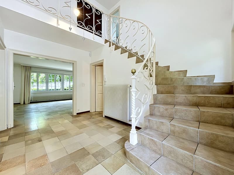 House in a quiet location with garden and lake view (8)