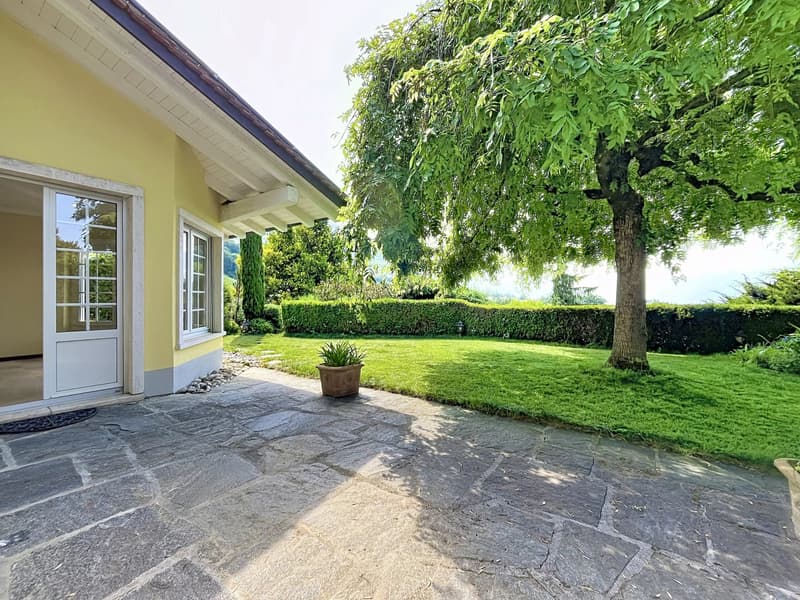 House in a quiet location with garden and lake view (6)