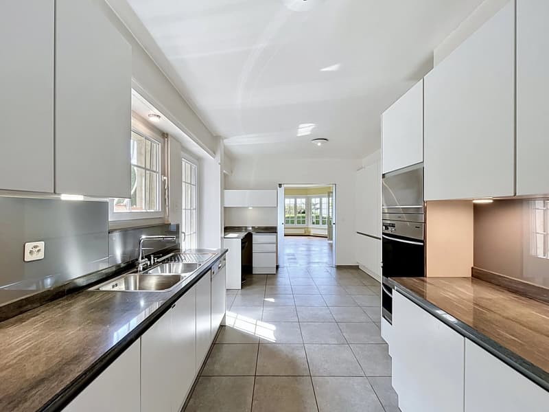 House in a quiet location with garden and lake view (5)
