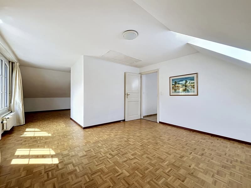 House in a quiet location with garden and lake view (11)