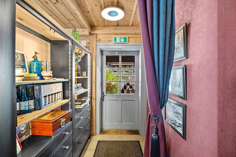 Immeuble mixte offrant diverses possibilités d'utilisation- A saisir! (10)