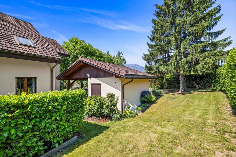 Magnifique villa jumelée avec grand jardin paysager. Coup de coeur! (3)